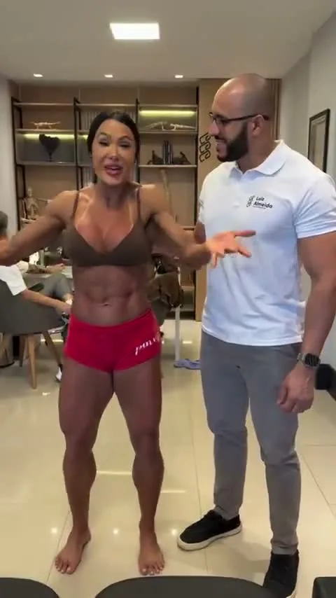 Dr. Luiz Almeida atendendo Gracyanne Barbosa